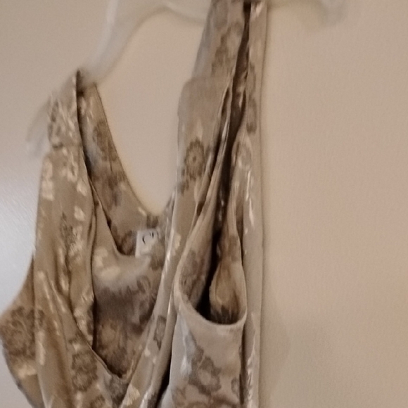 Floral Draped Sleeveless Top - Picture 3 of 8